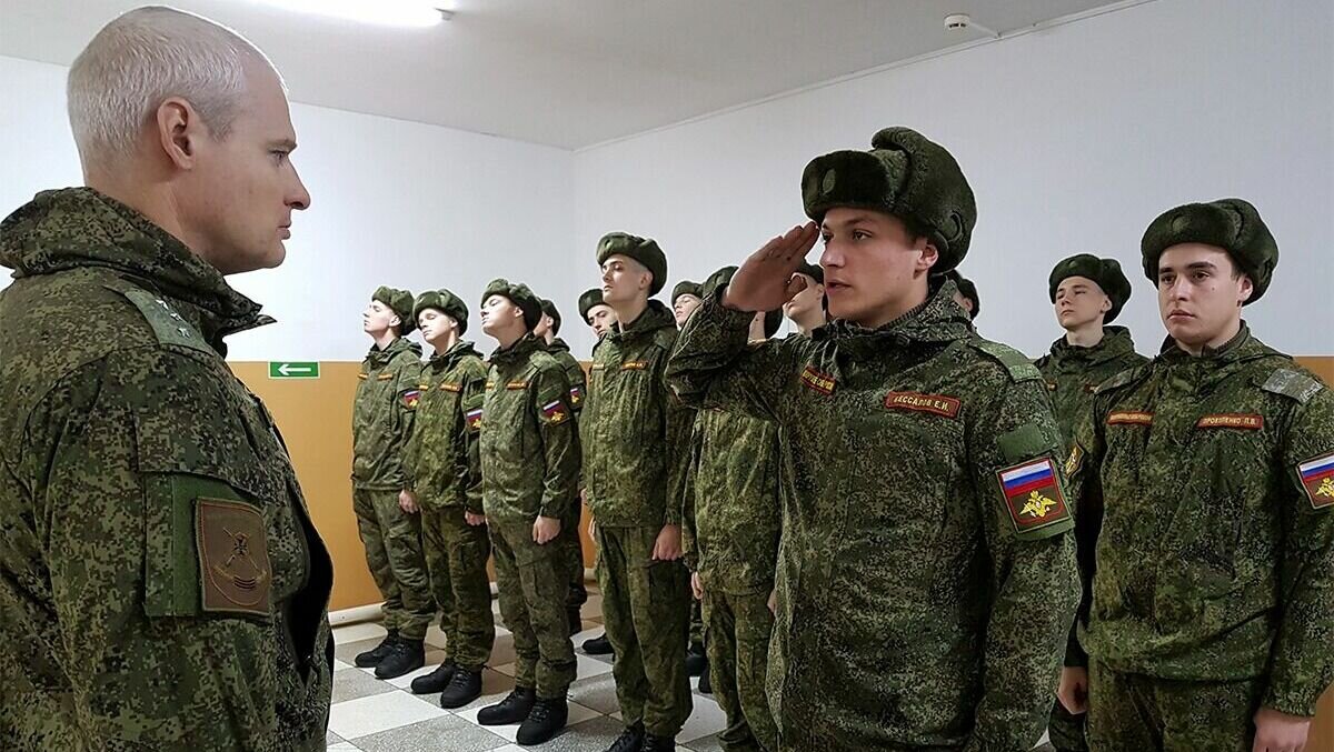     В Таганроге отказ пускать участников спецоперации в кафе объяснили требованиями дресс-кода, об этом сообщил Telegram-канал «Че по Ростову».