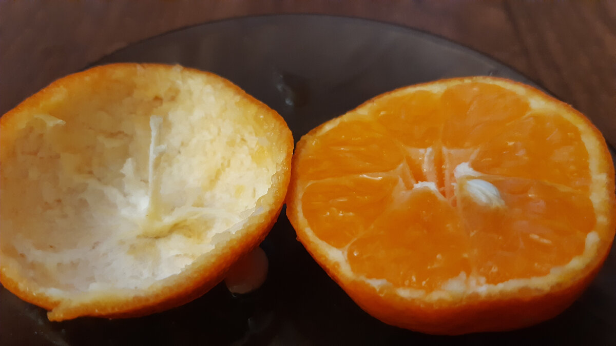 Половинки мандарина