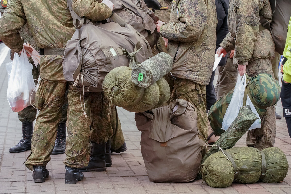 Мужчин в военной форме отказались пускать в кафе в Таганроге. В чём  причина? | Русский Фронтир | Дзен