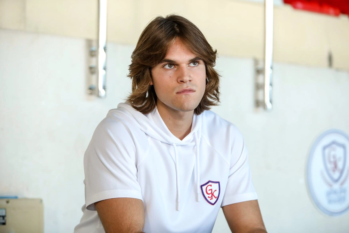 Я дипломат книга 1928 года. Mblaq джио. Нам джио и ча гель. Двадцать ю. Гон ю актер рост.