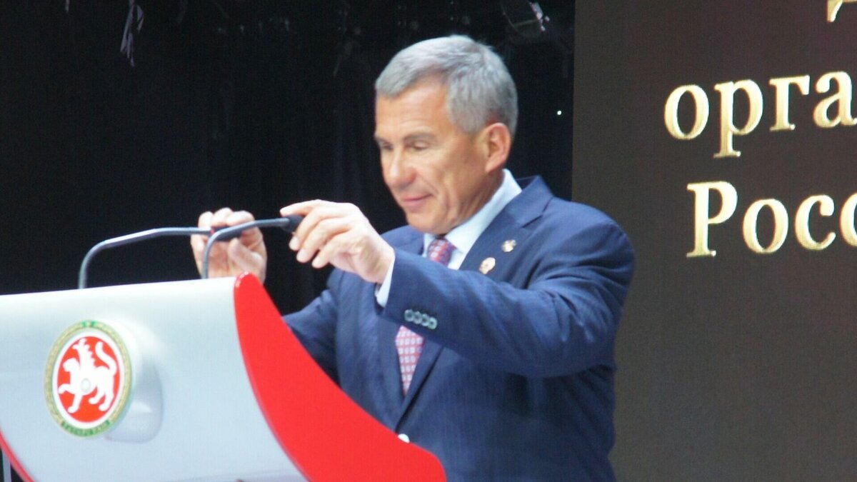     В Казани собираются начать строительство Соборной мечети после выбора проекта. Об этом сообщил глава Татарстана Рустам Минниханов на встрече с представителями СМИ.