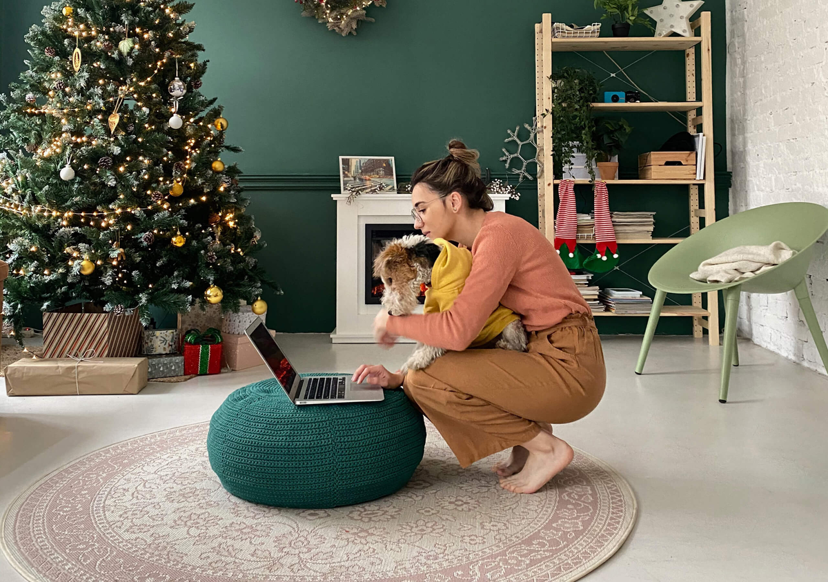 Благотворительные приложения и онлайн-проекты помогают подарить праздник нуждающимся не выходя из дома Фото: AleksandarNakic/iStock