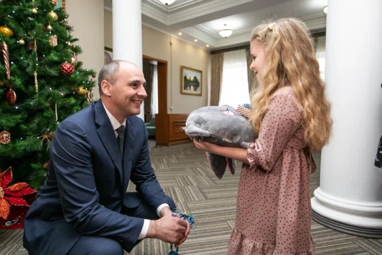    Губернатор Денис Паслер исполнил новогоднее желание восьми юных оренбуржцев Андрей Севостьянов