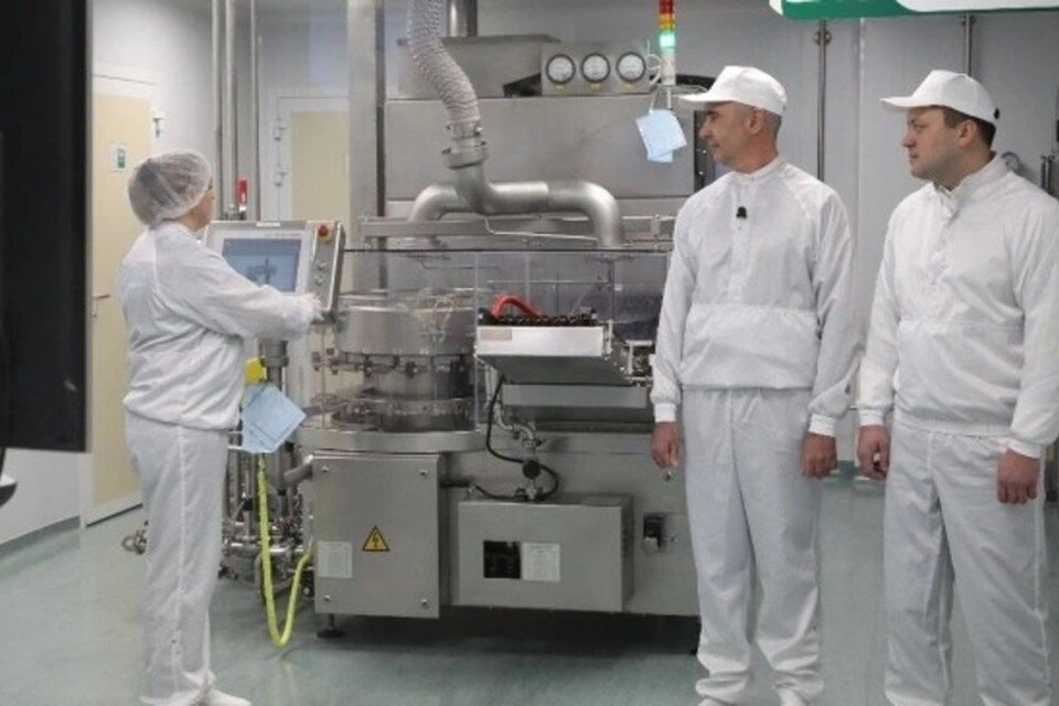 3. В год планируется выпускать 500 тысяч упаковок жизненно необходимого препарата. Фото: сайт Главы РБ