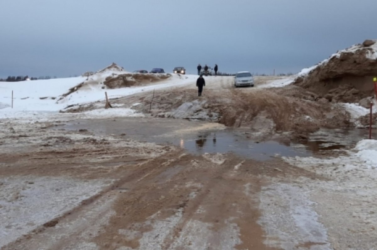   Из-за полыньи закрыли ледовую переправу в Алёшино