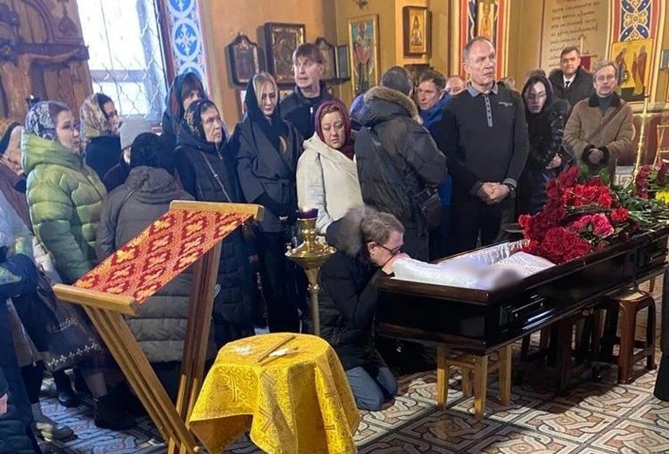     Брат опустился на колени на прощании с близнецом Анна ШИЛЯЕВА