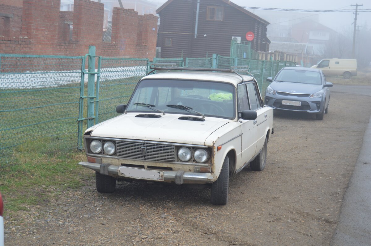 фото автора. 27.12.2022. Кубань. ВАЗ–2106. Туман в городе.