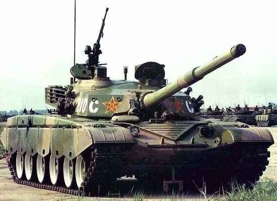 А вот еще более массовый боевой китайский танк «Тип 98», и тоже копия с советского Т-72, но скопировали его на 20 лет раньше, чем «Тип 99»