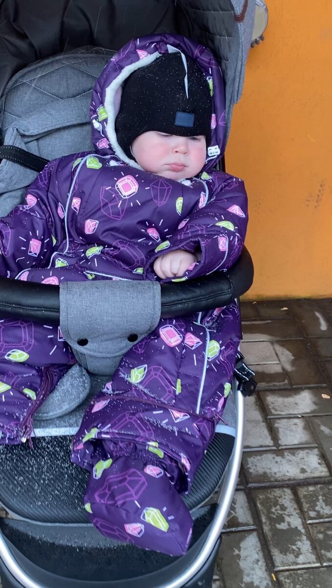 Роман на прогулке