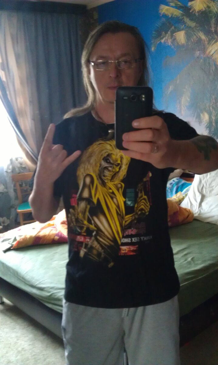 Я готовлюсь к концерту "Iron Maiden" в спорткомплексе "Олимпийский" 18 июля 2013 года.