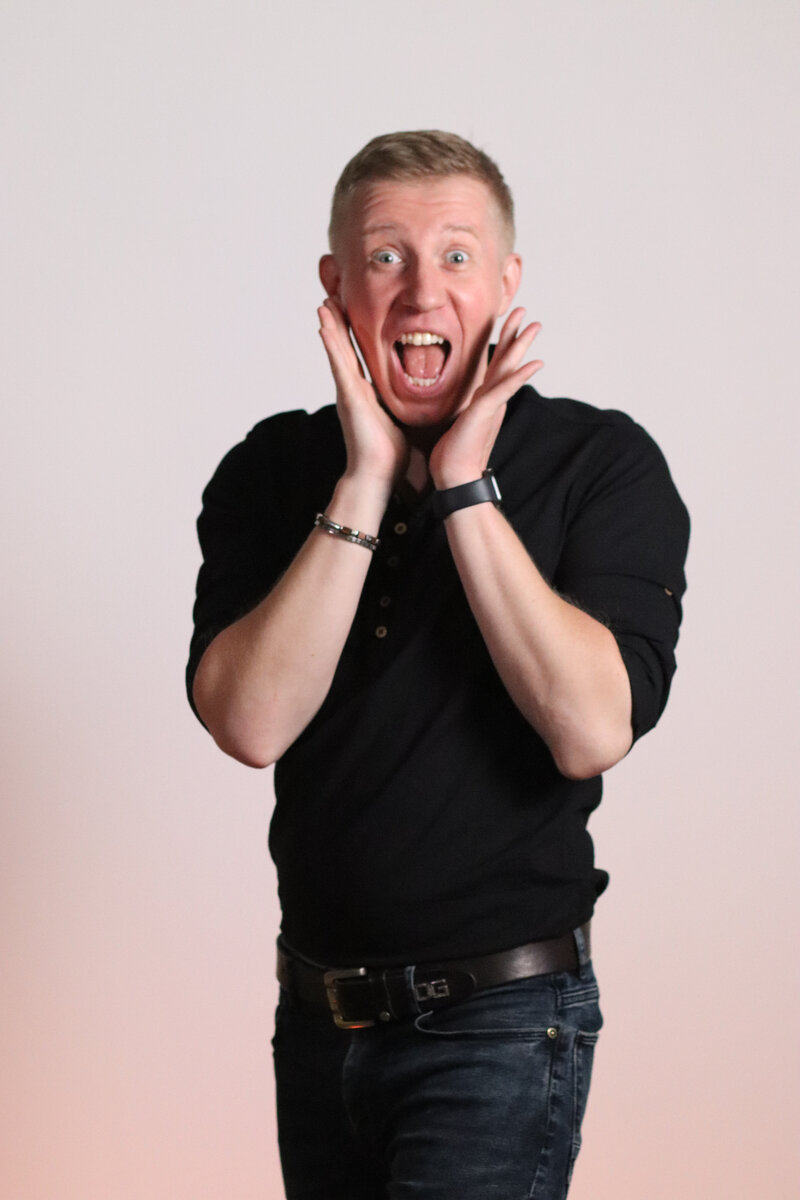 Алексей Милованов - топовый эксперт в области продающих выступлений и вебинаров.