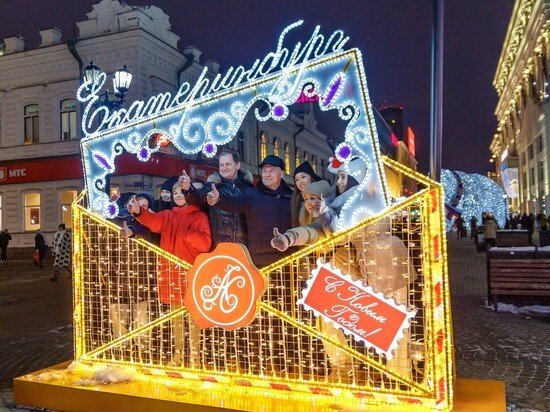     31 декабря наземный муниципальный транспорт будет действовать на линии до 23:00, а метро – до 00:00. Фото: екатеринбург.рф