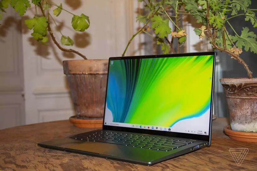 Acer Swift 5, оснащенный чипом серии P, имел примерно вдвое меньшее время автономной работы, чем аналогичный ноутбук с чипом серии U. Фото: Моника Чин / The Verge