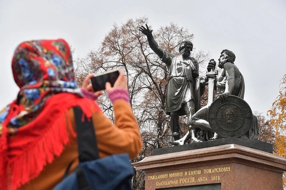     Памятник Минина и Пожарского на Красной площади в Москве простоит 200 лет без реставрации Иван МАКЕЕВ