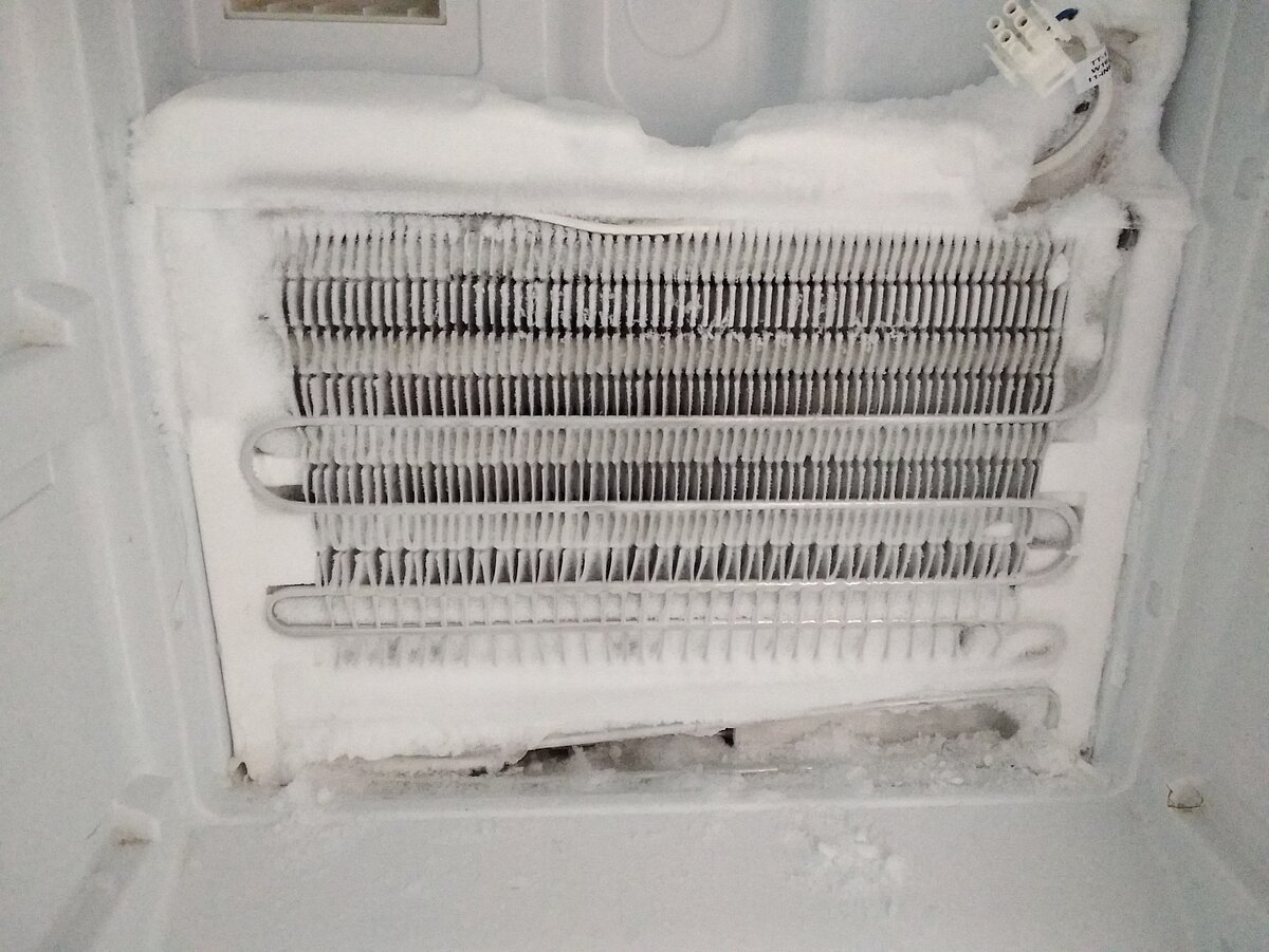 Шуба на испарителе. Неисправна система оттайки. Фото из открытых источников.