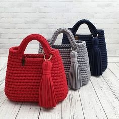 Сумочки в разной цветовой гамме