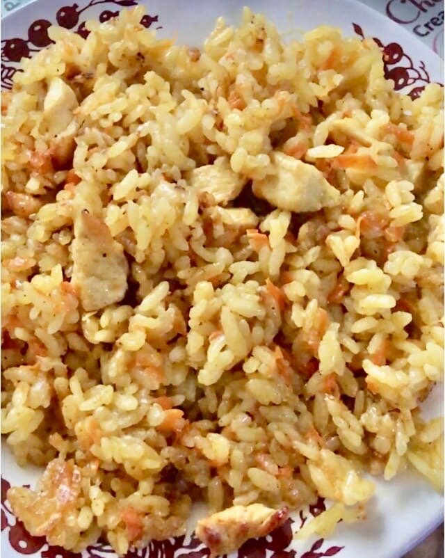 плов с грудкой курицы. рис с курицей. плов с грудкой. плов. плов с курицей фото.