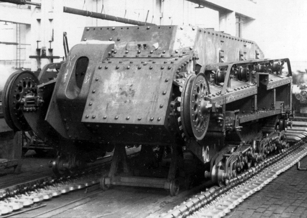 SRA (Schneider-Renault A) в ходе постройки, 1924 год.