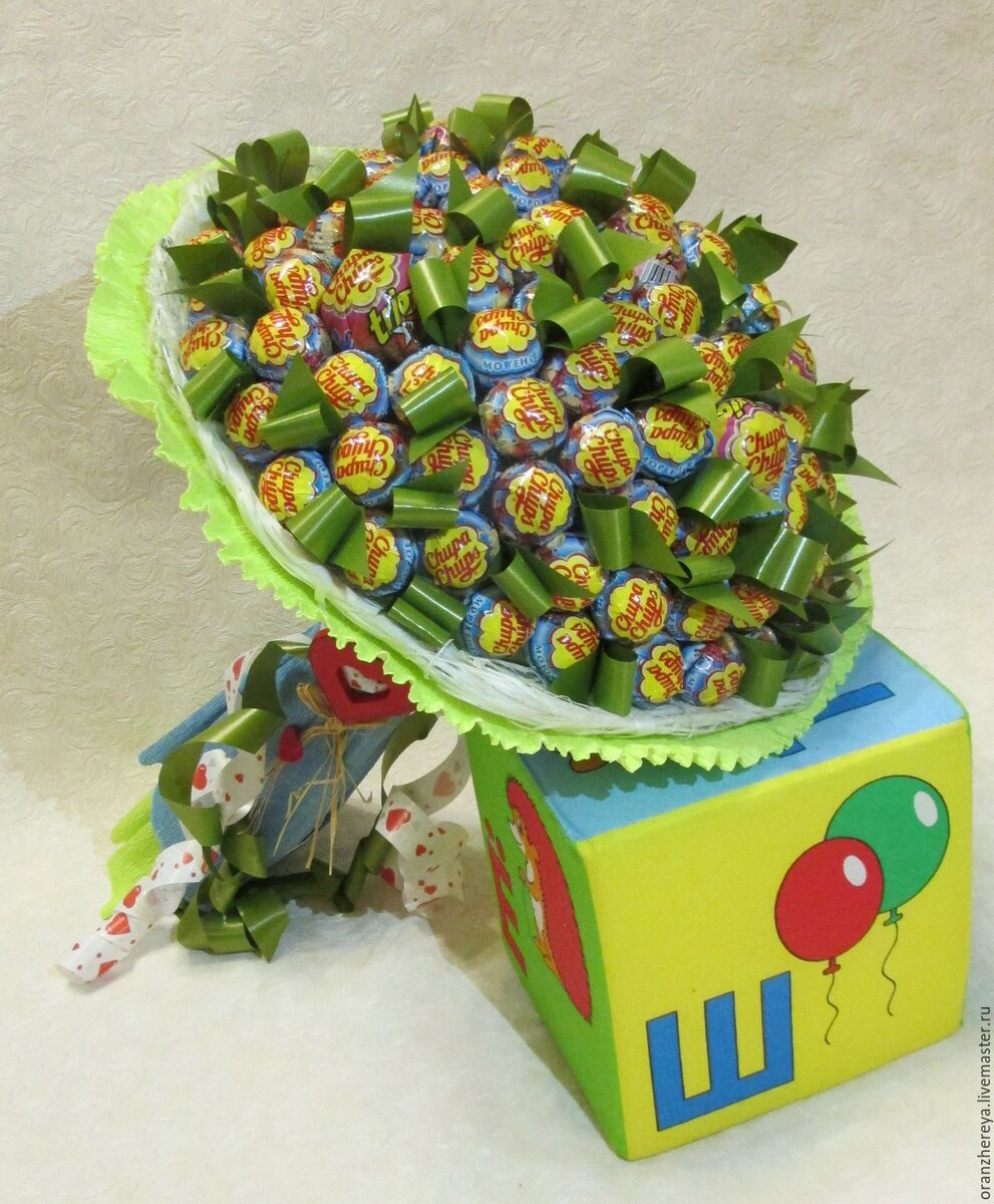 Цветы из конфет чупа-чупс. Фото