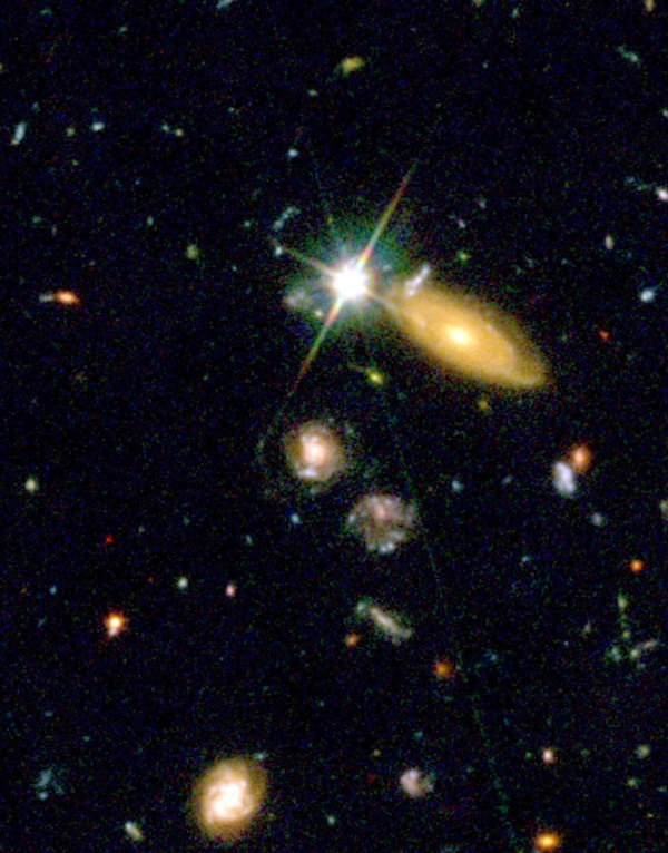 БОЛЬШОЙ ВЗРЫВ. В 2003 году далекая сверхновая в районе этого изображения, полученного с помощью широкоугольной планетарной камеры 2 Хаббла, добавила веса аргументам о темной энергии. 