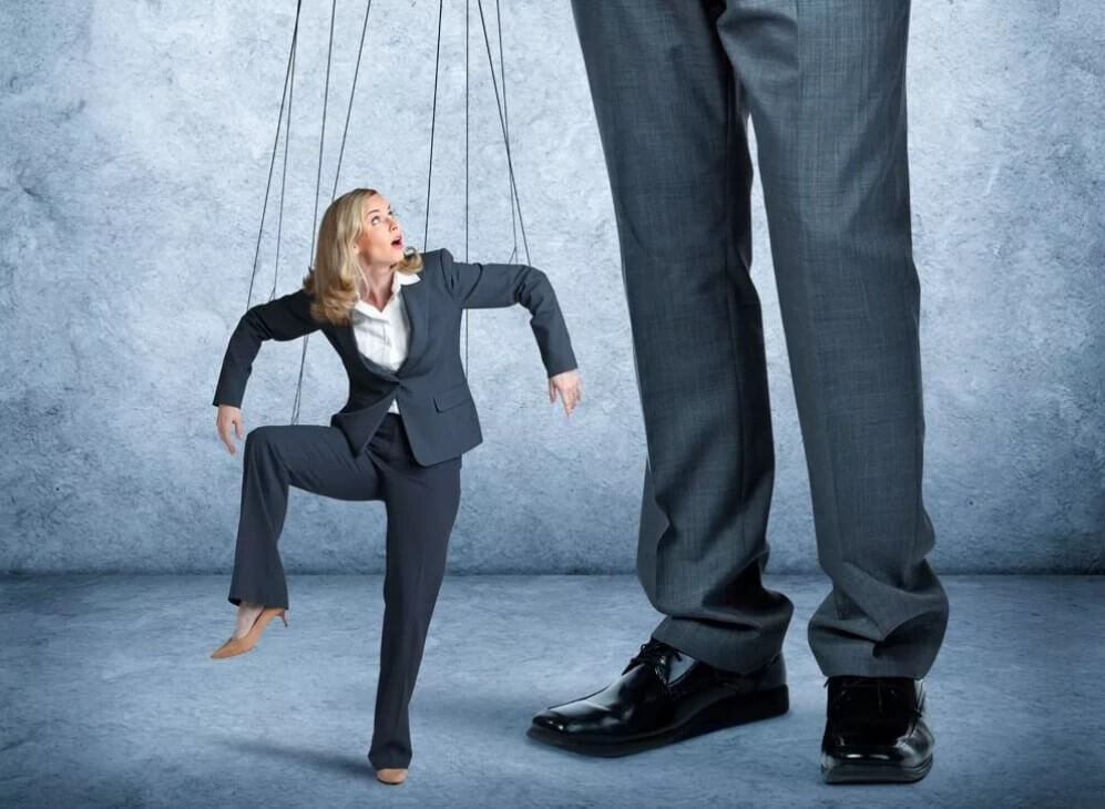 Источник: https://love-is.org/wp-content/uploads/2020/08/muzhchina-manipulyator-1.jpg