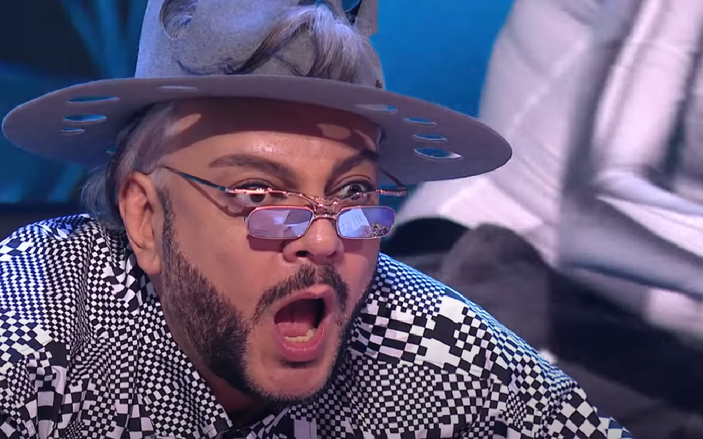 Реакция Филиппа Киркорова на Бузову, скрывающуюся под маской