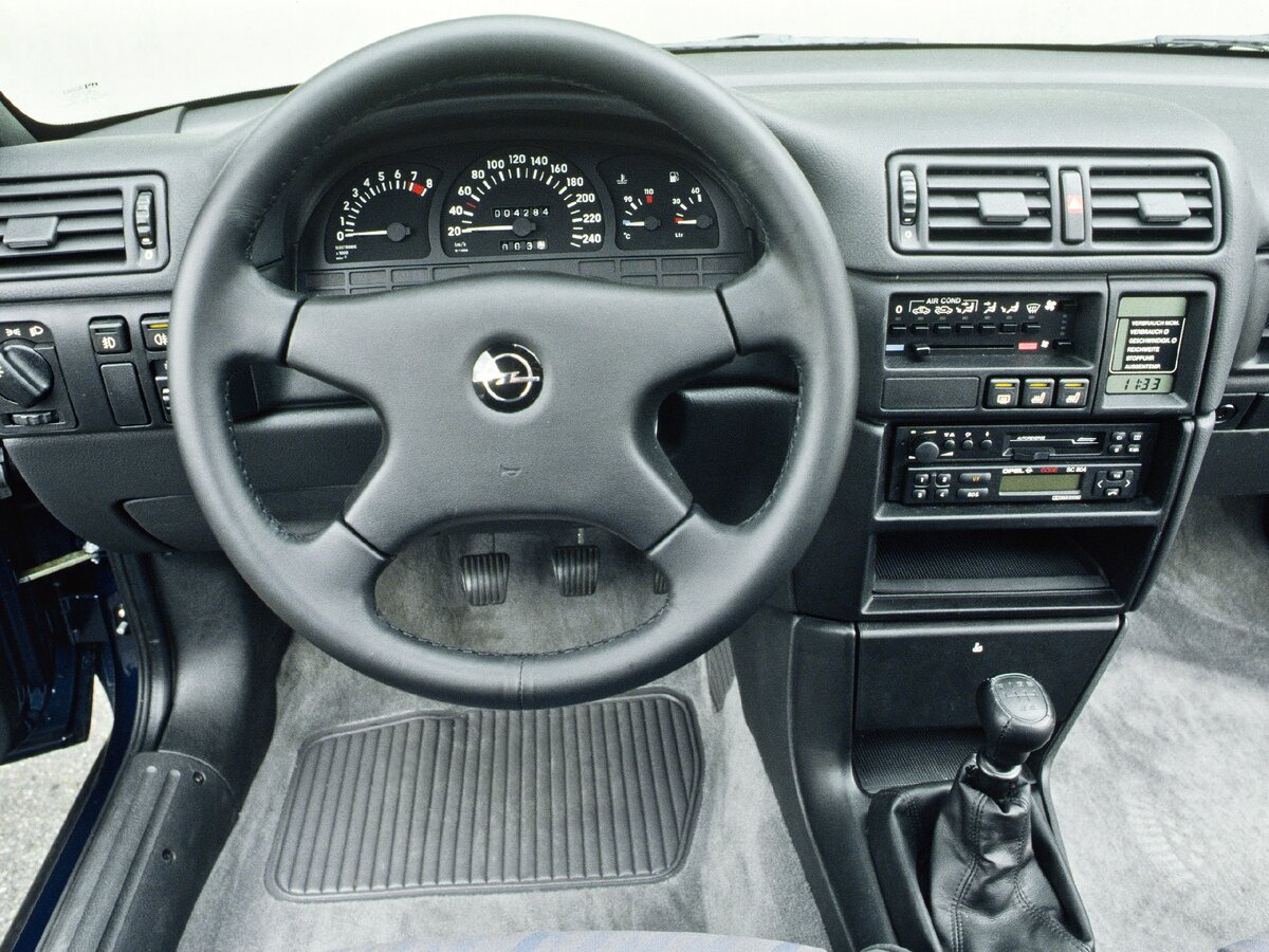 Салон Opel Calibra