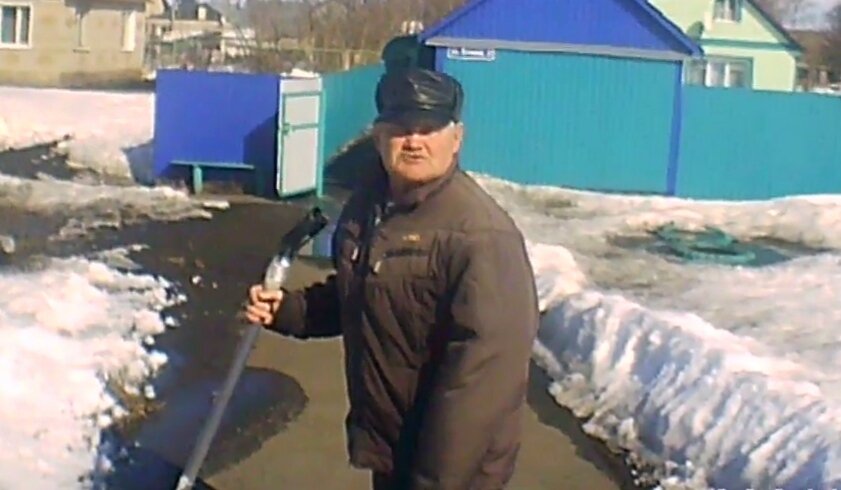 40 лет отработал в дорожной организации.