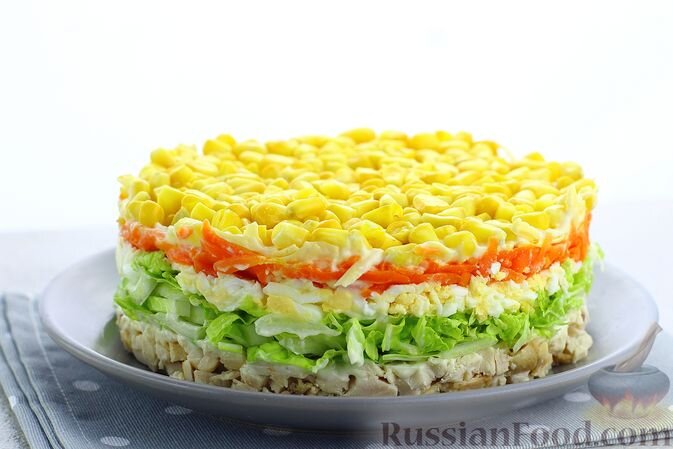 куриное филе, морковь, кукуруза консервированная, капуста пекинская, сыр твёрдый, яйца, майонез, соль, перец чёрный молотый, лавровый лист