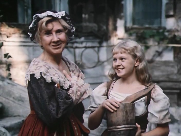 "Сказки старого волшебника". Золушка. Слева на фото Л. Аринина.