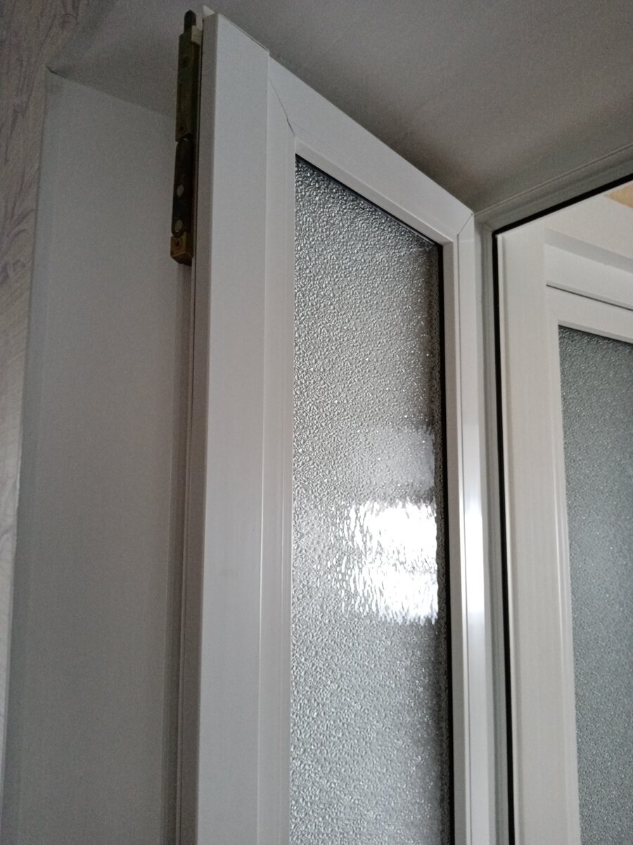 Левая половина двустворчатой двери