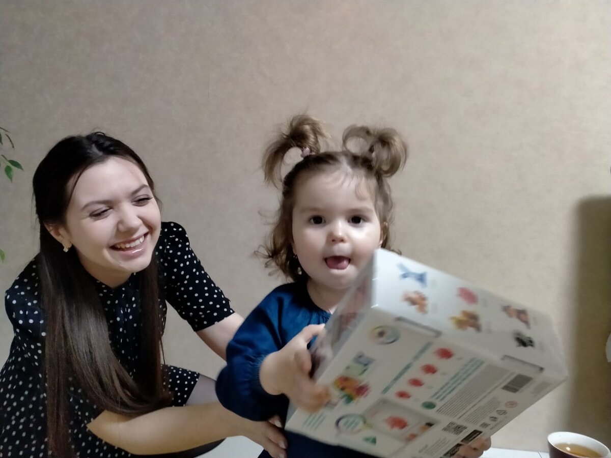 Эмоции написаны на лице. Приятно получать подарочки)))