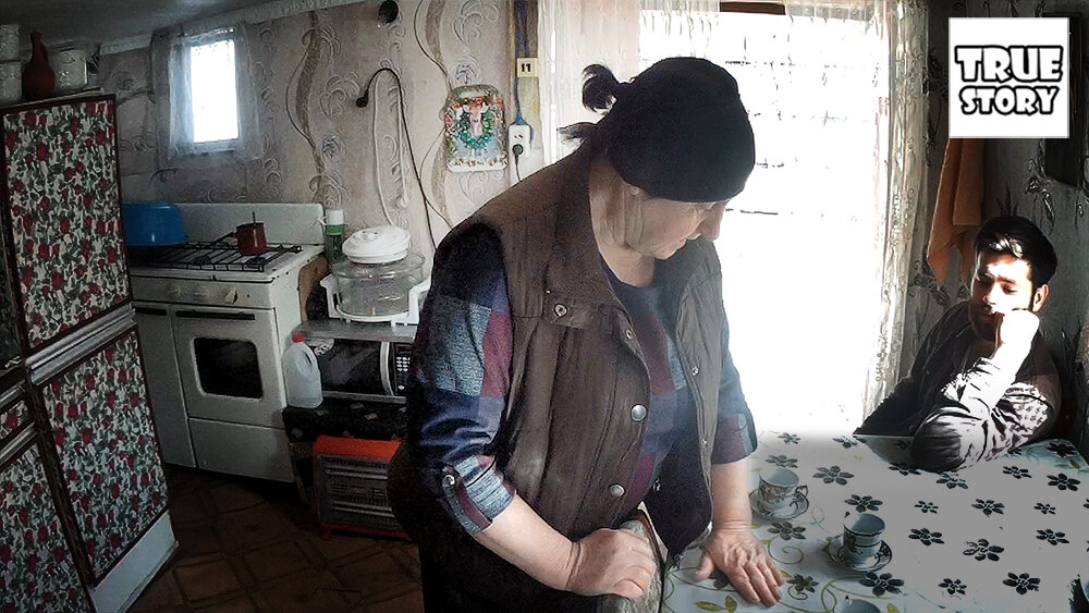 Абхазия - Одинокая бабушка в деревне пригласила в свой дом. Показываю, что накрыла на стол