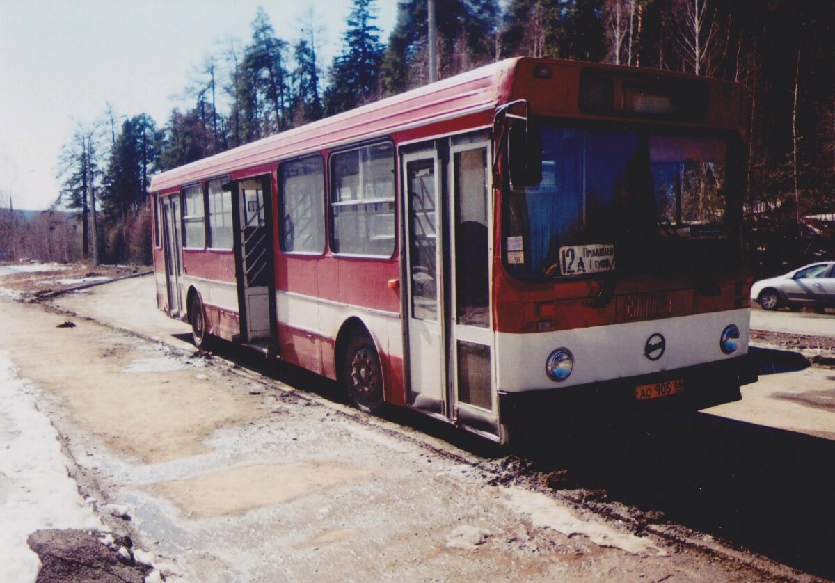 Ранний ЛиАЗ-5256.00 в г. Новоуральск Свердловской области, 2009 год, фото с сайта https://fotobus.msk.ru/, автор  Sergey1995