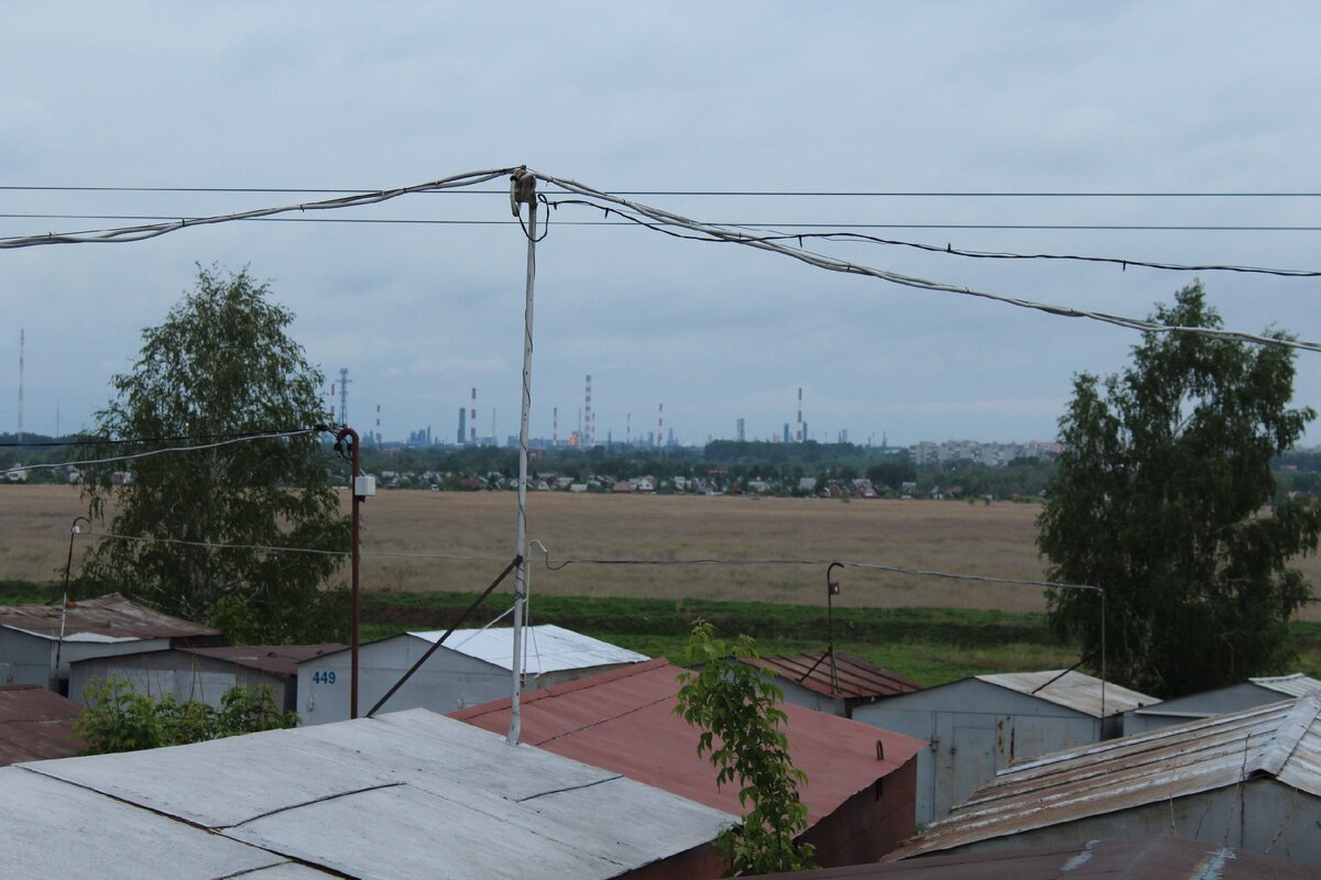 Омские заводы - технологически устаревшие предприятия, которые выбрасывают в атмосферу запредельное количество отравляющих веществ.