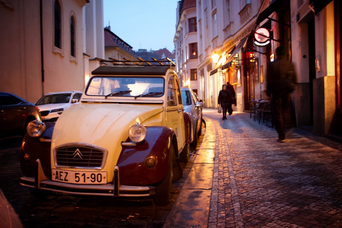 Вечером в Праге. Не относящееся в следующей ниже истории фото автора.