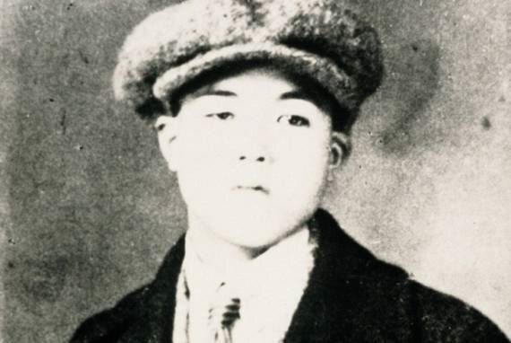 Первая фотография Соитиро Хонда, сделанная в тот период времени, когда он работал в автомастерской.