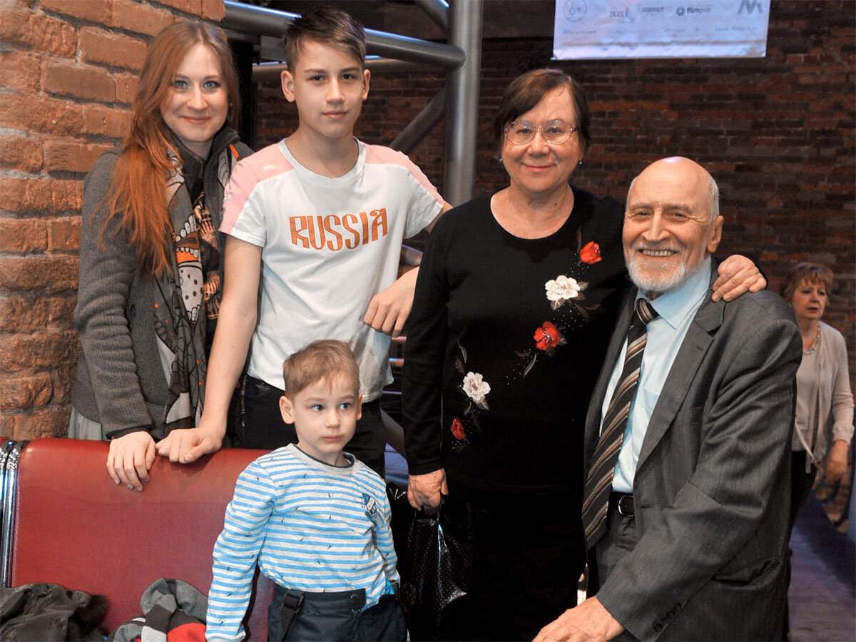 Семья Николая Дроздова: дочь Елена, внуки Филарет и Ян, жена Татьяна.