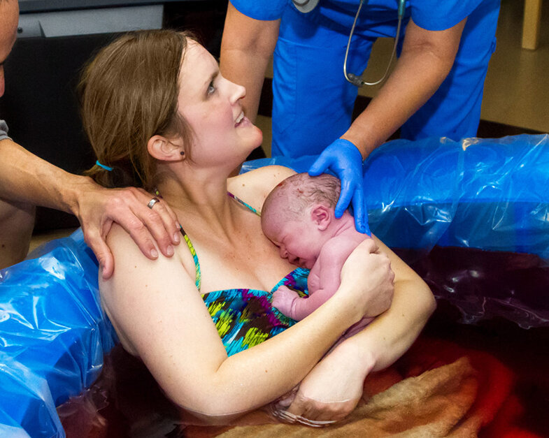 Надо понимать. что "красивые роды " в штатах отличаются от родов в России! Даже на законодательном уровне и степени несения уголовной ответственности! Источник фото - яндекс.картинки.