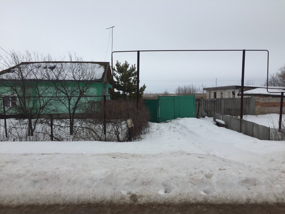 домик и два полисадничка
