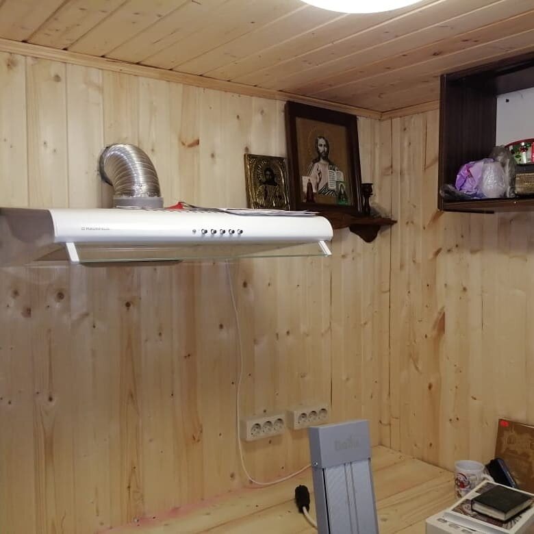 Кухня. Даже с вытяжкой.