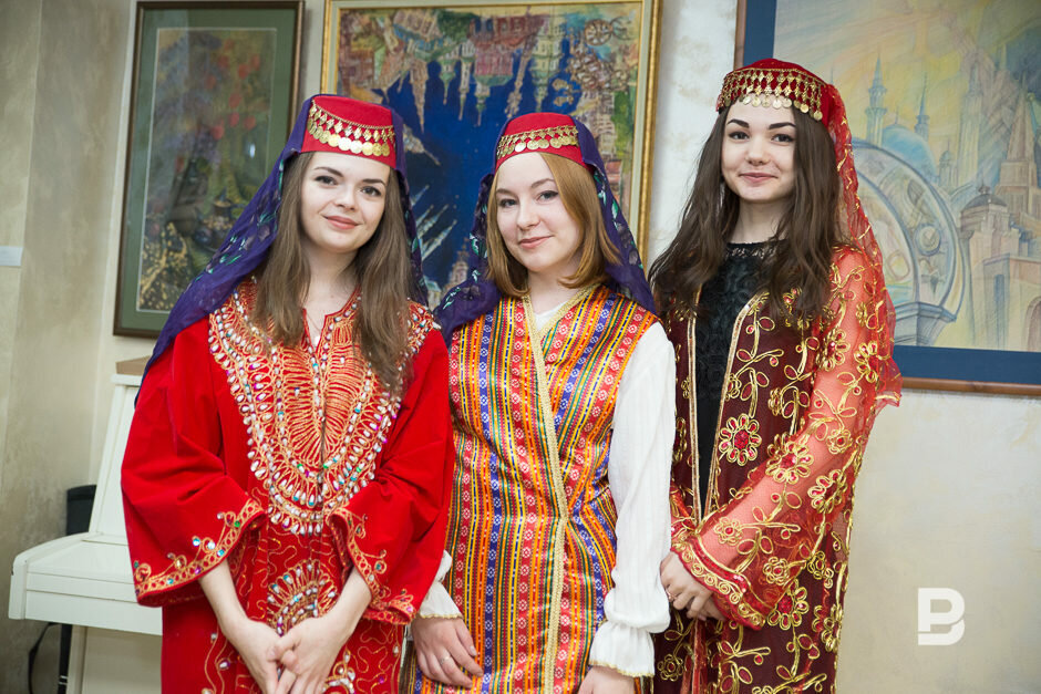 Казанские татары происхождение. Волжские булгары и татары. Казанские Казанские татары. Татары булгары внешность. Кряшены Мишари.