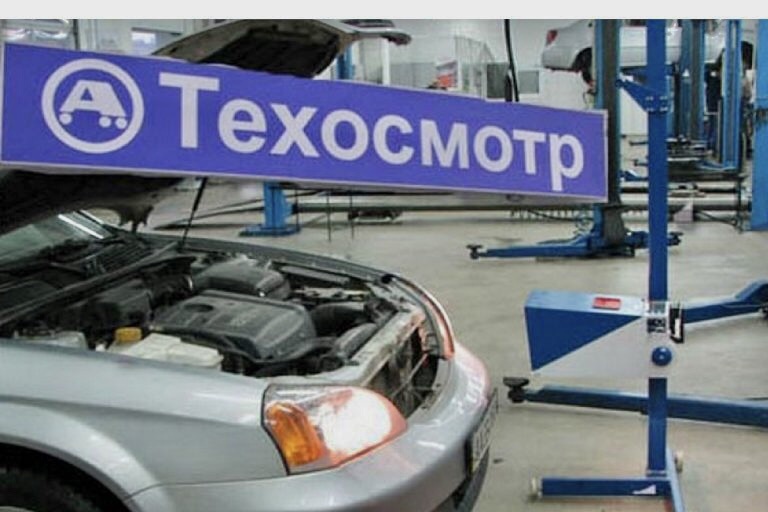 Как он уже достал...