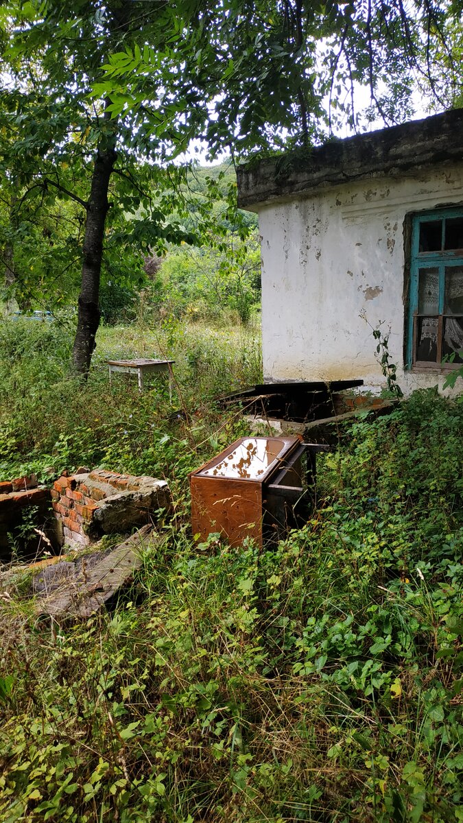 Заброшенный дом с приведениями.Показываю что внутри. | Поиск-дрон-старина |  Дзен