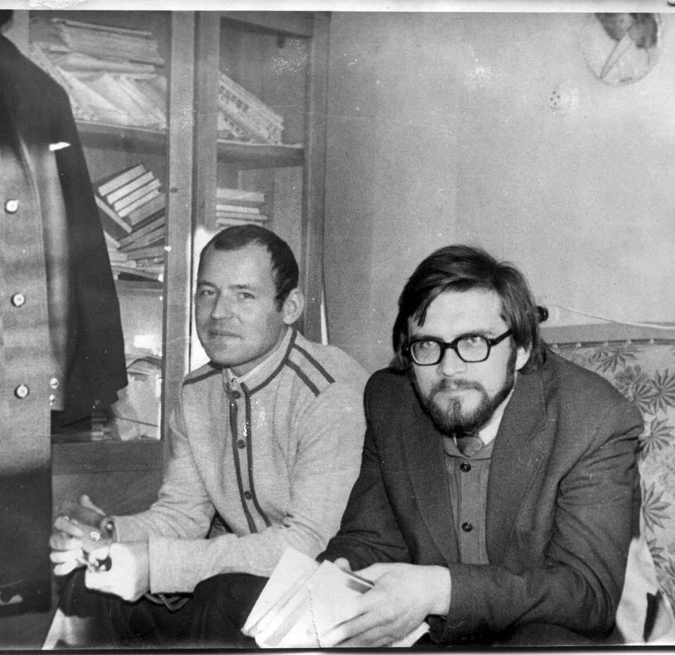 «Когда до пенсии еще далеко». Владимир Фролов (слева) и профессор Михаил Гусев