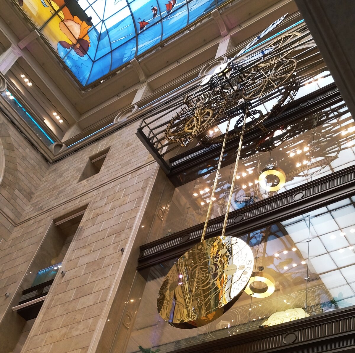 Центральный Детский Мир. Знаменитые часы. Прогулка моя. Фото моë. 