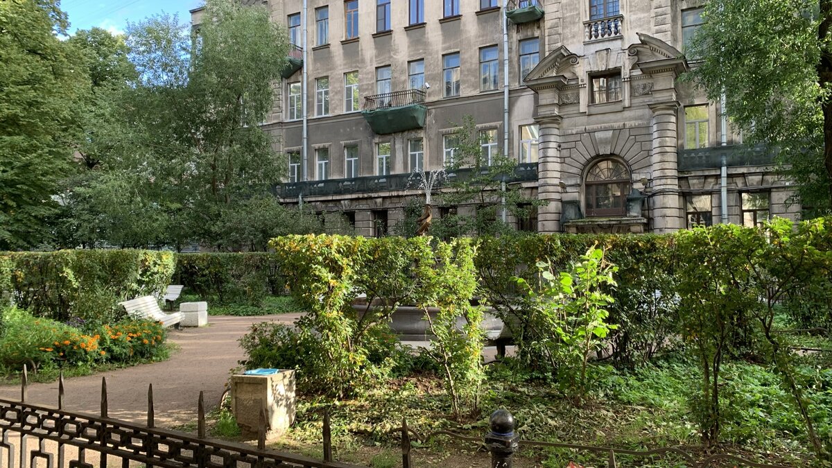 Сад Сен-Жермен во дворе доходного дома Пеля 