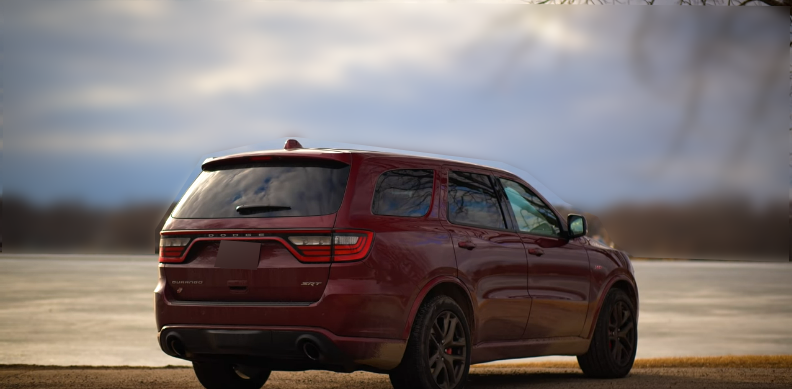 Дизайн задней и правой части кузова у Dodge Durango 2020 года.