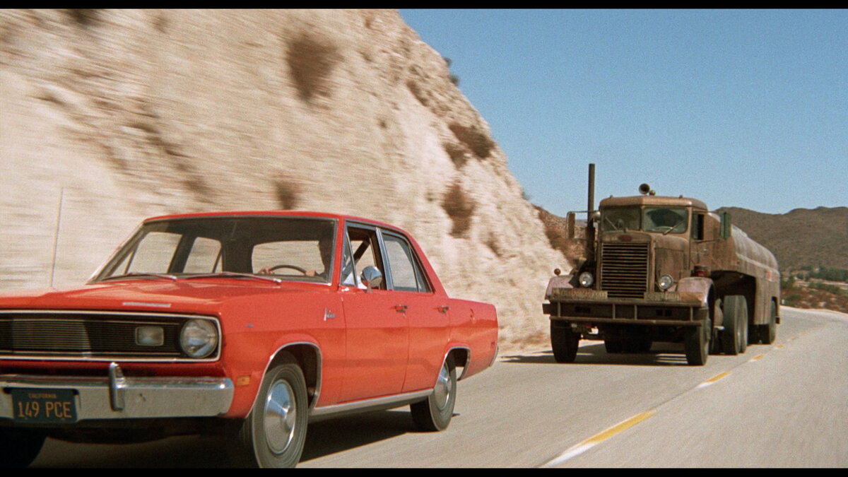 Динамичный сюжет и загадочный водитель в фильме - его главное достоинство