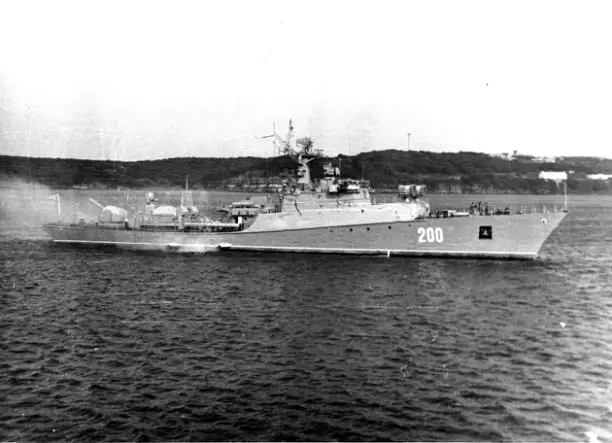 1973 г., б. Парис, Головной на ТОФ МПК-36 (из архива капитана 1 ранга в отставке Муратова В.Н.), 10-й заказ ХСЗ, Первый командир, принявший корабль от ХСЗ , капитан третьего ранга Квасов Николай Нефёдович.